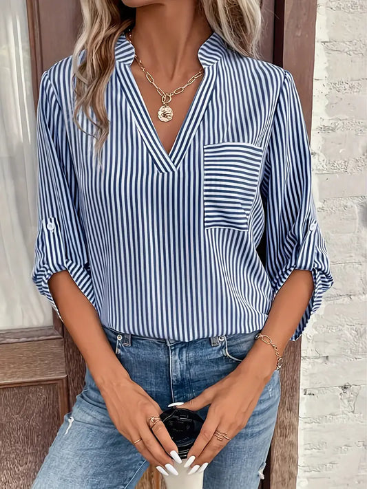 Camille - Luchtige Blouse met Tijdloos Streeppatroon en Flatterende V-hals