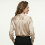 Satijnen blouse met watervalhals en lange mouwen