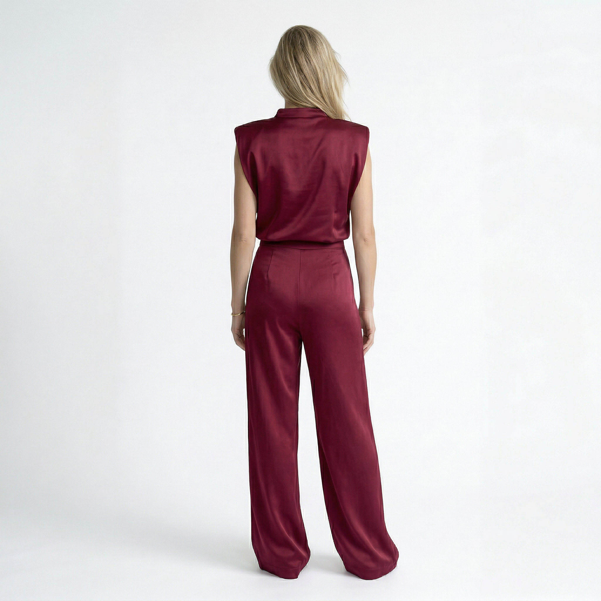 Satijnlook jumpsuit met hoge hals en open rug