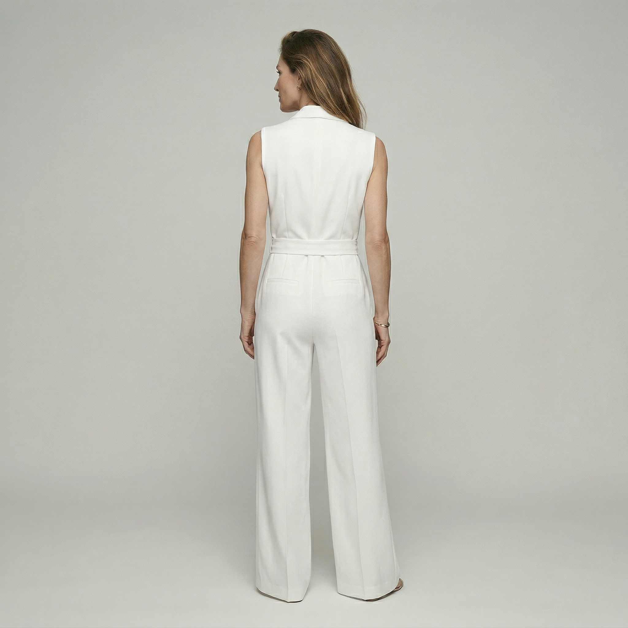 Overslag jumpsuit met strikceintuur en wijde pijpen