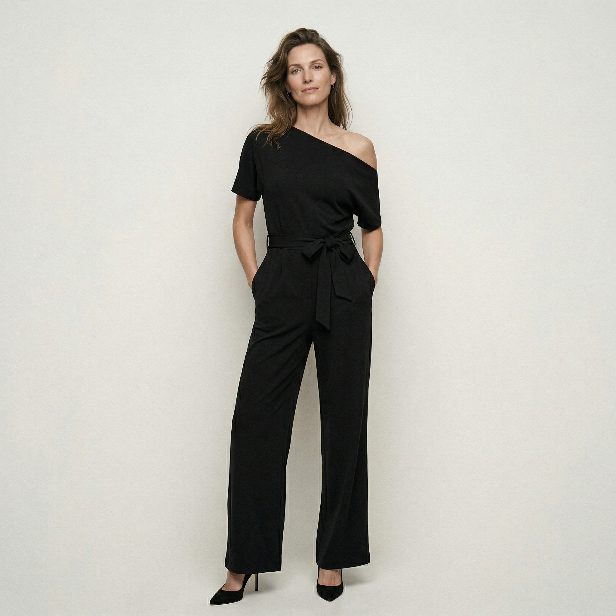One shoulder jumpsuit met strikceintuur en wijde pijpen