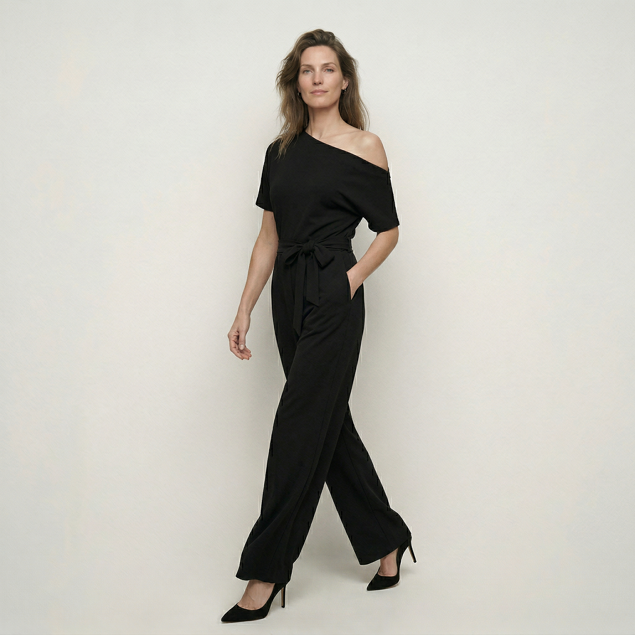 One shoulder jumpsuit met strikceintuur en wijde pijpen