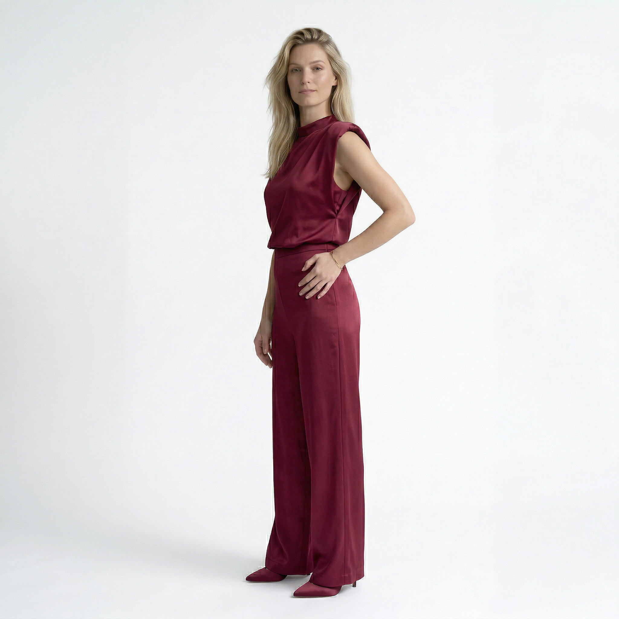 Satijnlook jumpsuit met hoge hals en open rug