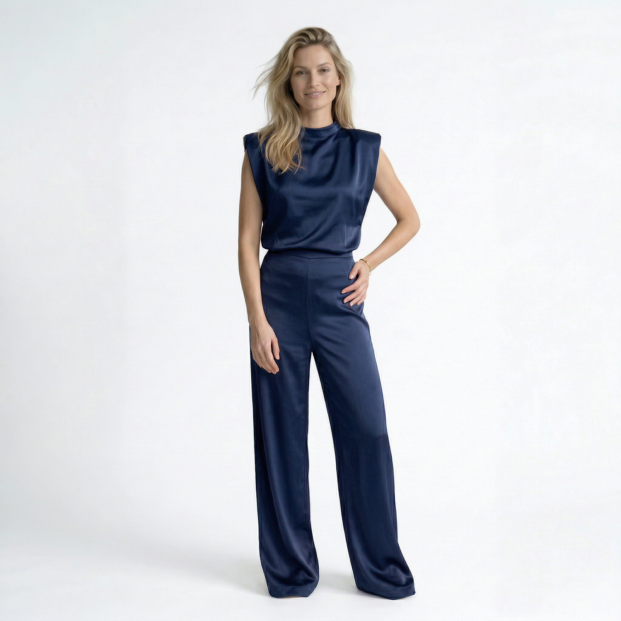 Satijnlook jumpsuit met hoge hals en open rug