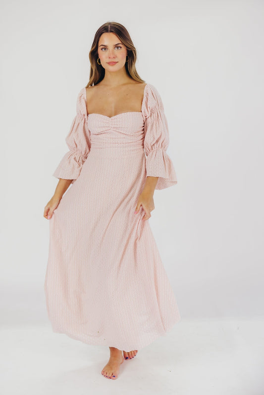 Maisie – Rusches maxi jurk met hartvormige hals en elastische taille