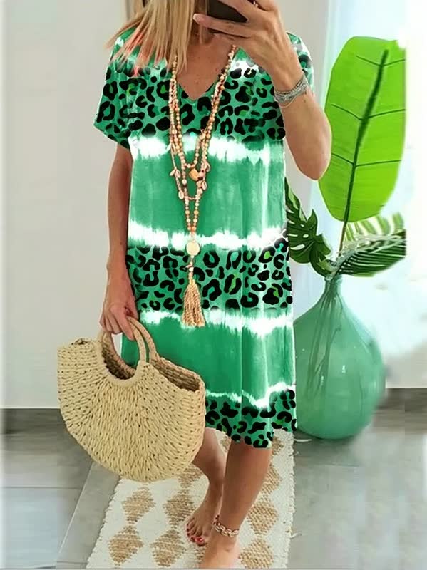 Lina – Zomerjurk met luipaardprint en V-hals in licht katoen